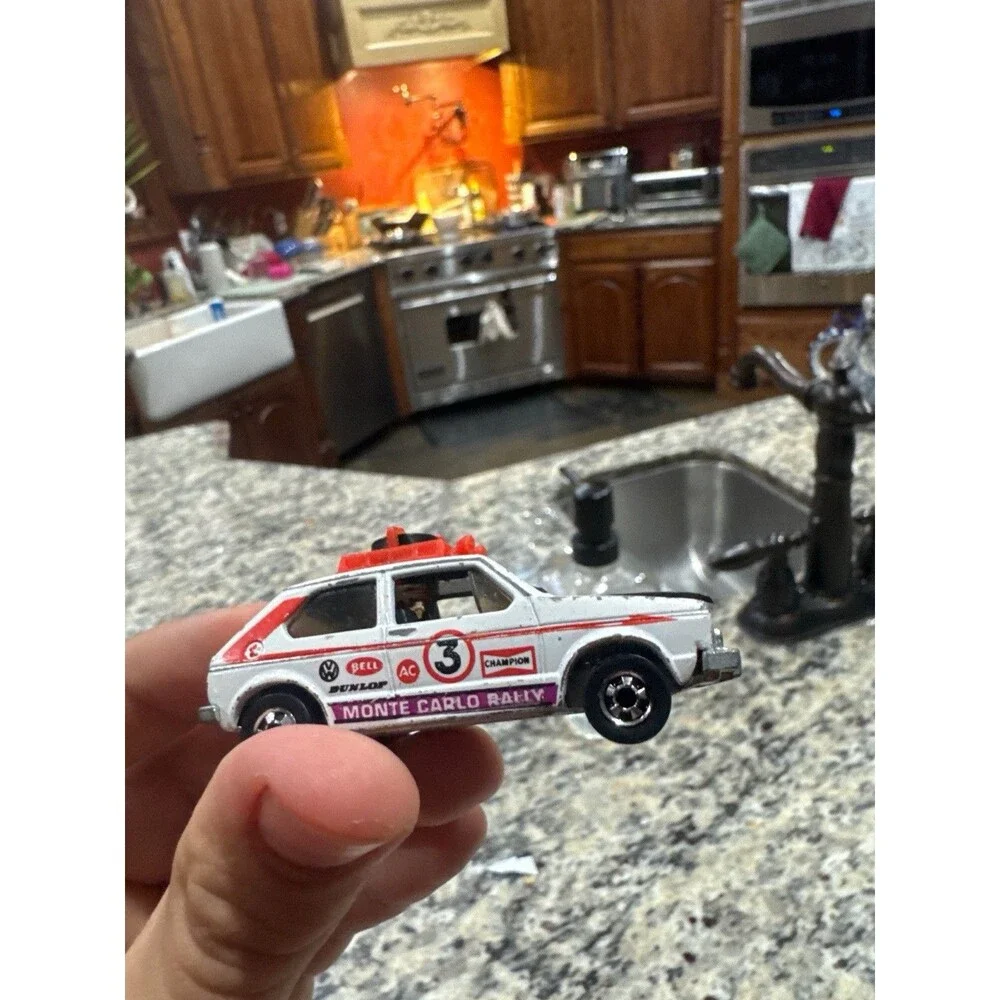 Vintage 1970s-1980s Hot Wheels & Matchbox Collection w/ Case Redlines Rolamatic